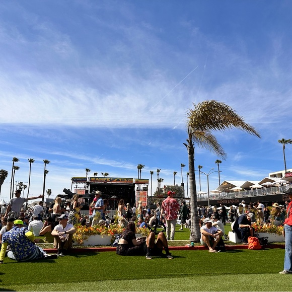 Meet your Posher, Emmy’s Edit - Picture 13 of 16